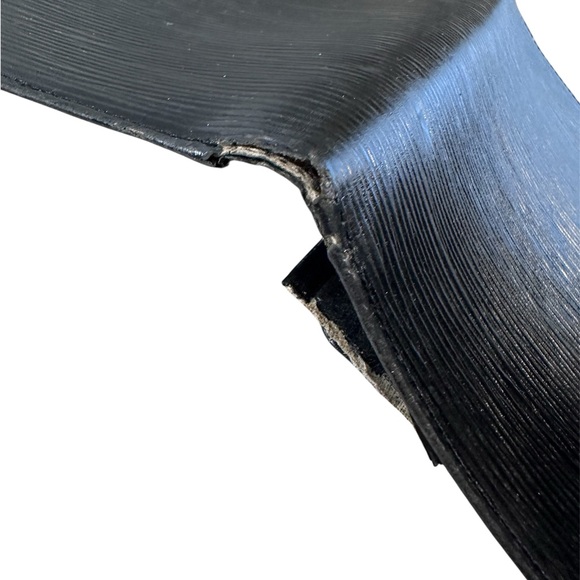 Louis Vuitton Black Epi Leather travel wallet/ Passport Holder - Picture 6 of 10